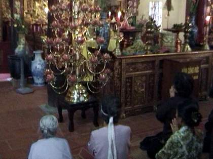 Моление в храме хоахао (Вьетнам. фото Лимарева Сергея)