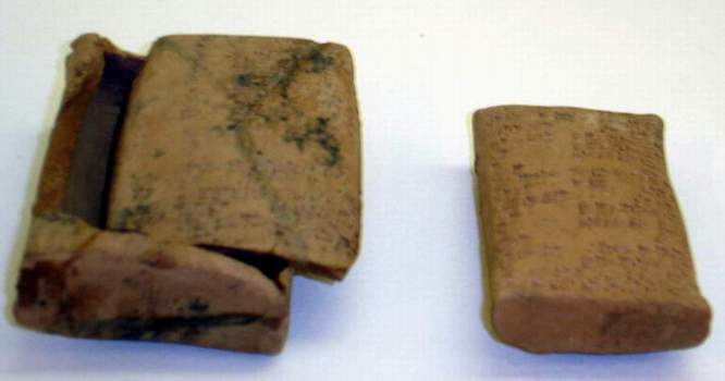 Глинянная табличка - письмо с конвертом. Шумер. 3 тыс до н.э. Санкт-Петербург, Эрмитаж. 